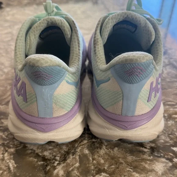 Hoka Women's Clifton 9 / Q4 - Picture 3 of 6